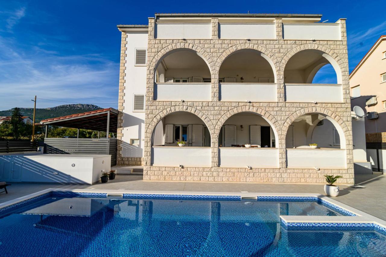 Villa Relax - Beautiful Apartment With Heated Saltwater Pool & Jacuzzi Kastela Dış mekan fotoğraf