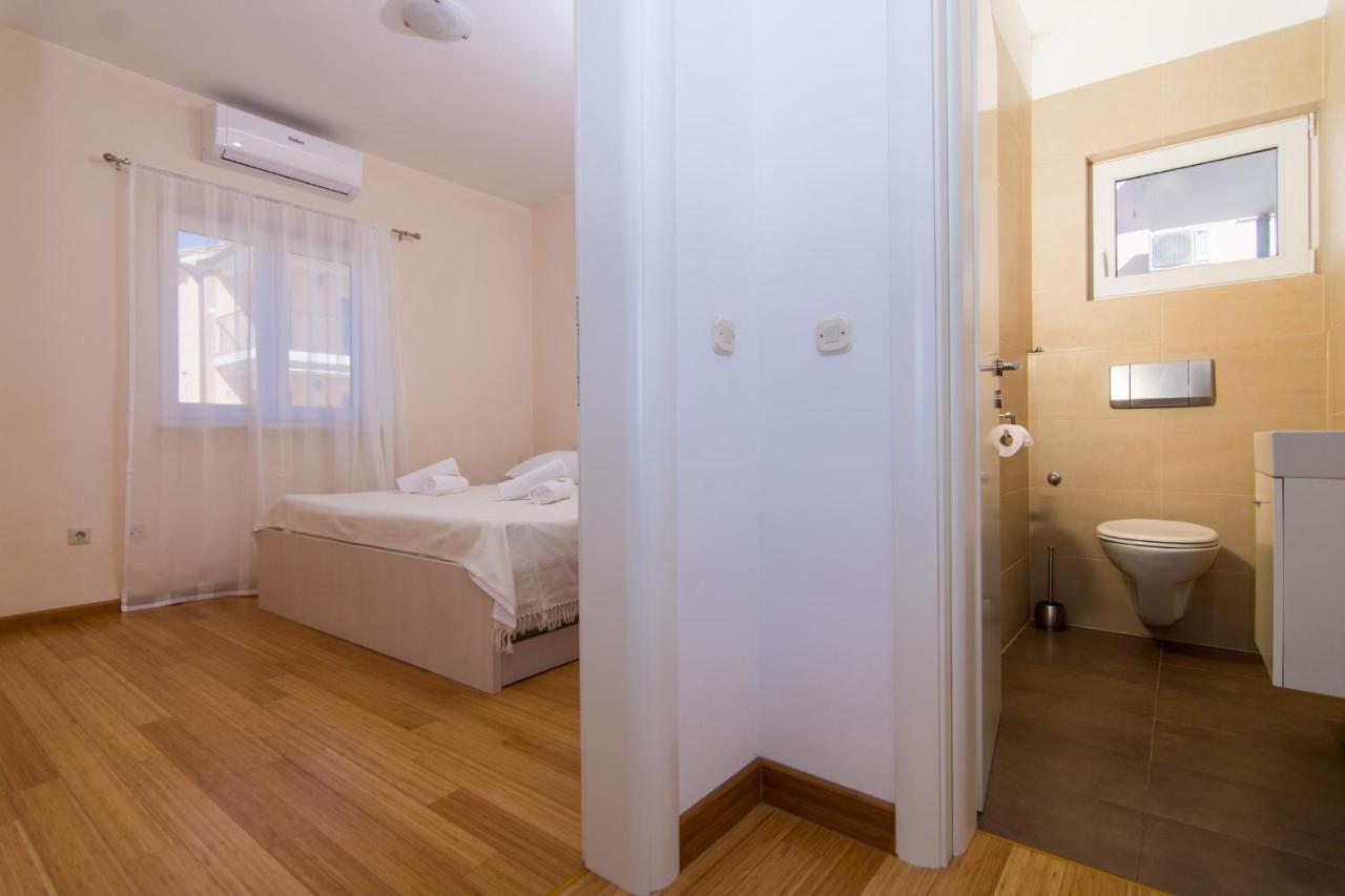 Villa Relax - Beautiful Apartment With Heated Saltwater Pool & Jacuzzi Kastela Dış mekan fotoğraf