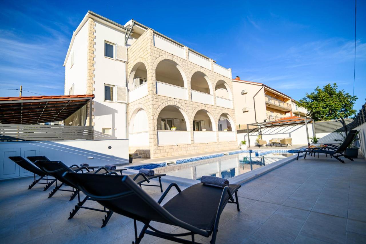 Villa Relax - Beautiful Apartment With Heated Saltwater Pool & Jacuzzi Kastela Dış mekan fotoğraf