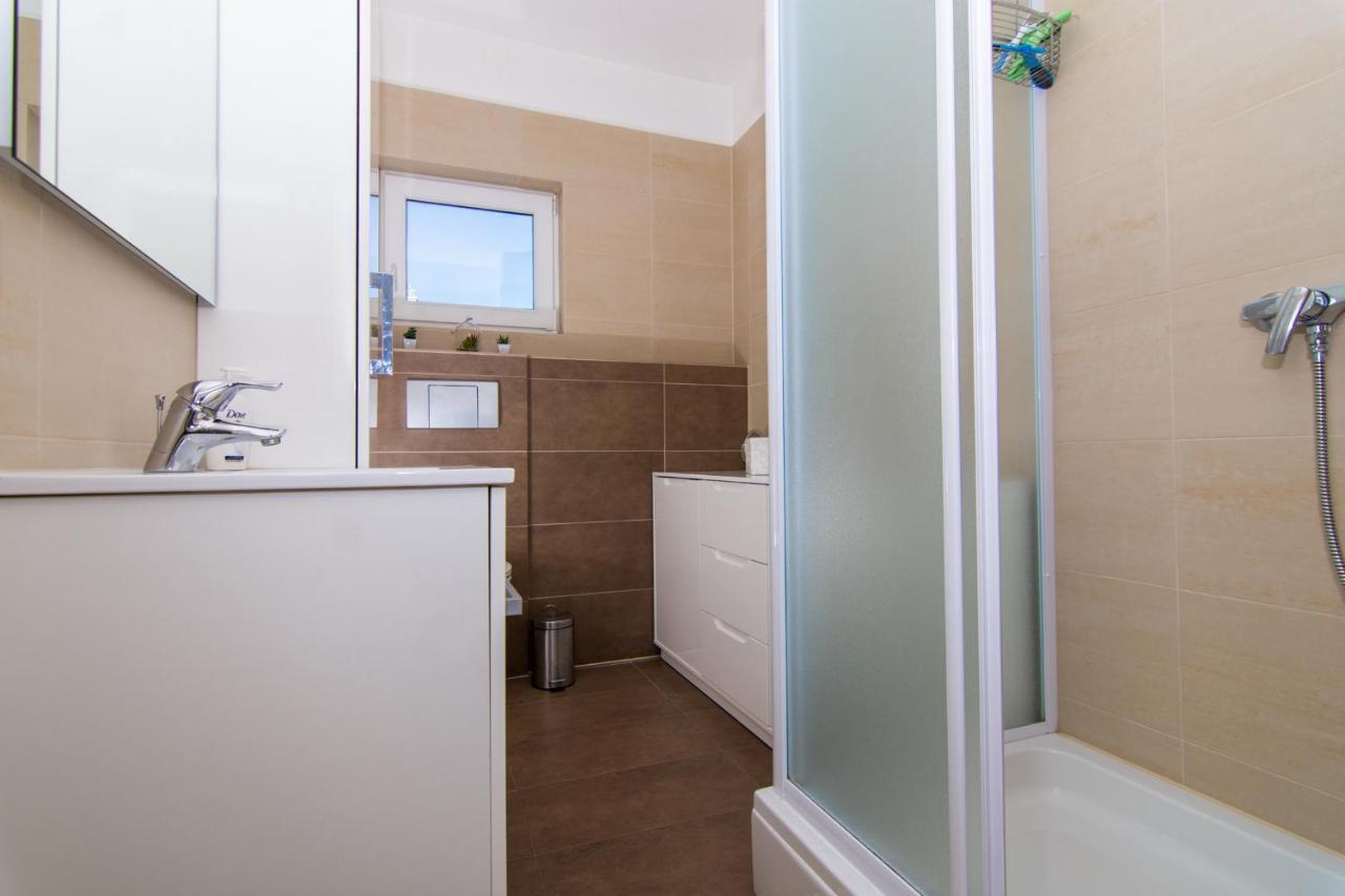 Villa Relax - Beautiful Apartment With Heated Saltwater Pool & Jacuzzi Kastela Dış mekan fotoğraf