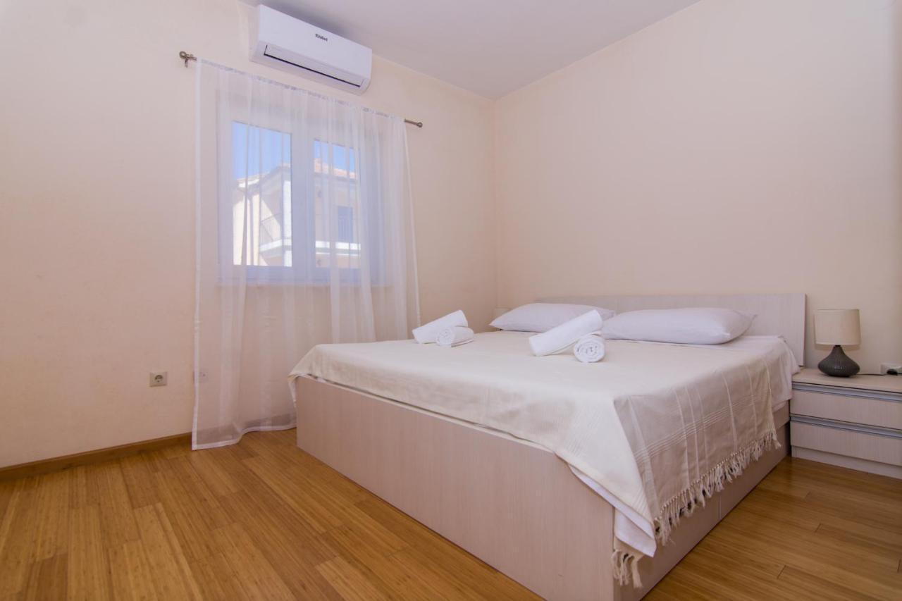 Villa Relax - Beautiful Apartment With Heated Saltwater Pool & Jacuzzi Kastela Dış mekan fotoğraf
