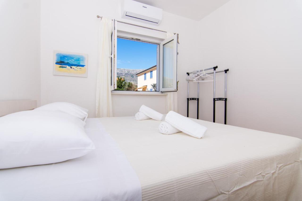 Villa Relax - Beautiful Apartment With Heated Saltwater Pool & Jacuzzi Kastela Dış mekan fotoğraf