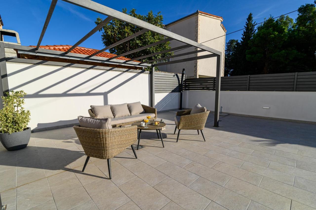 Villa Relax - Beautiful Apartment With Heated Saltwater Pool & Jacuzzi Kastela Dış mekan fotoğraf