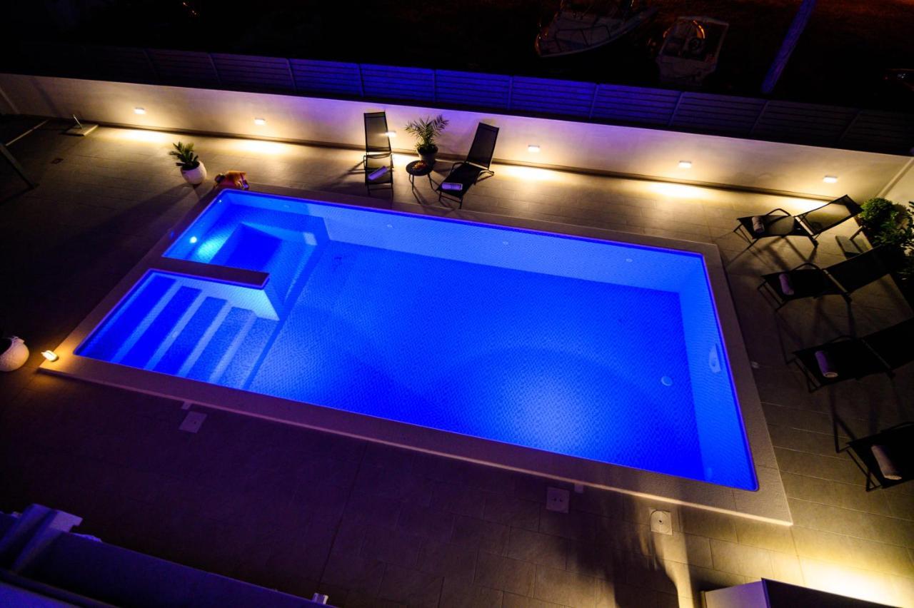 Villa Relax - Beautiful Apartment With Heated Saltwater Pool & Jacuzzi Kastela Dış mekan fotoğraf