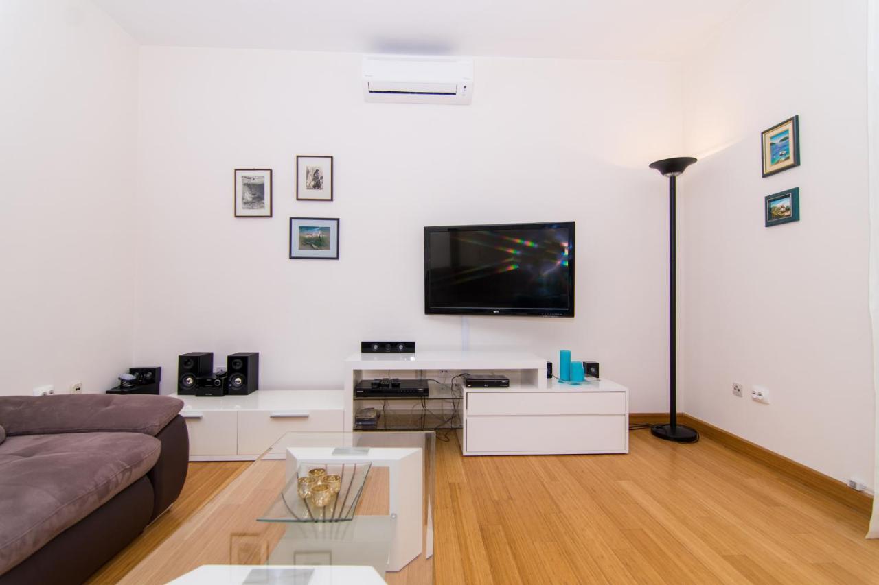 Villa Relax - Beautiful Apartment With Heated Saltwater Pool & Jacuzzi Kastela Dış mekan fotoğraf