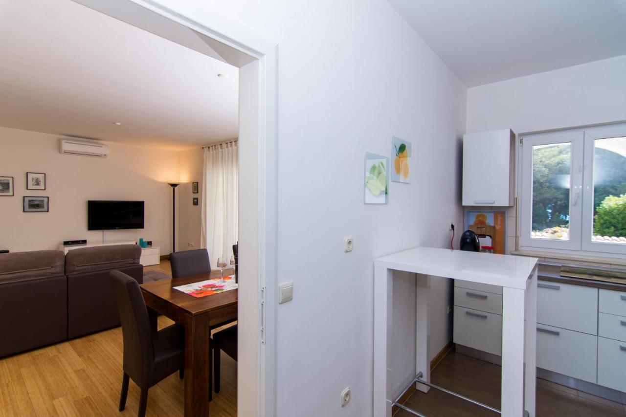 Villa Relax - Beautiful Apartment With Heated Saltwater Pool & Jacuzzi Kastela Dış mekan fotoğraf