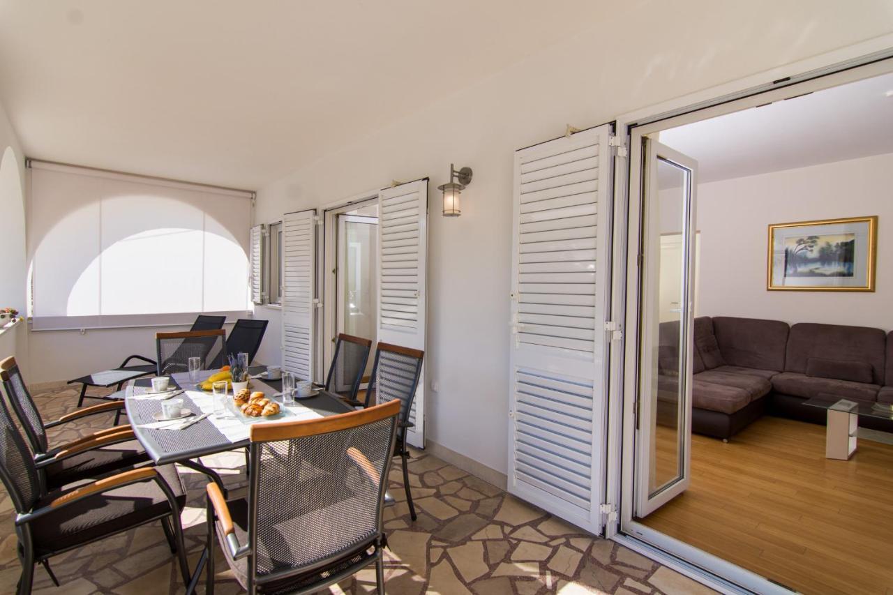 Villa Relax - Beautiful Apartment With Heated Saltwater Pool & Jacuzzi Kastela Dış mekan fotoğraf