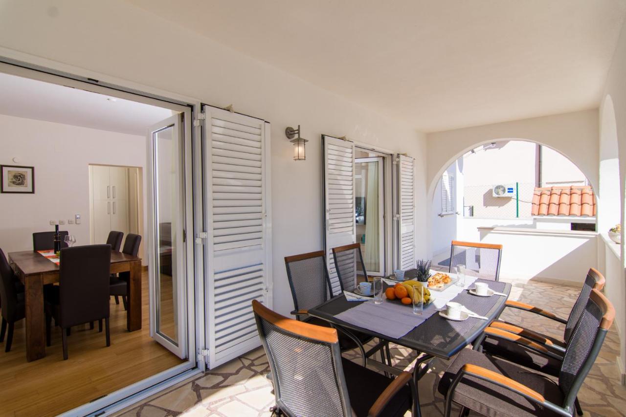 Villa Relax - Beautiful Apartment With Heated Saltwater Pool & Jacuzzi Kastela Dış mekan fotoğraf